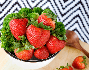 A bowl of strawberries and broccoli